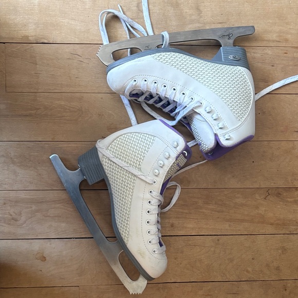 Riedel White Skates with Purple Trim